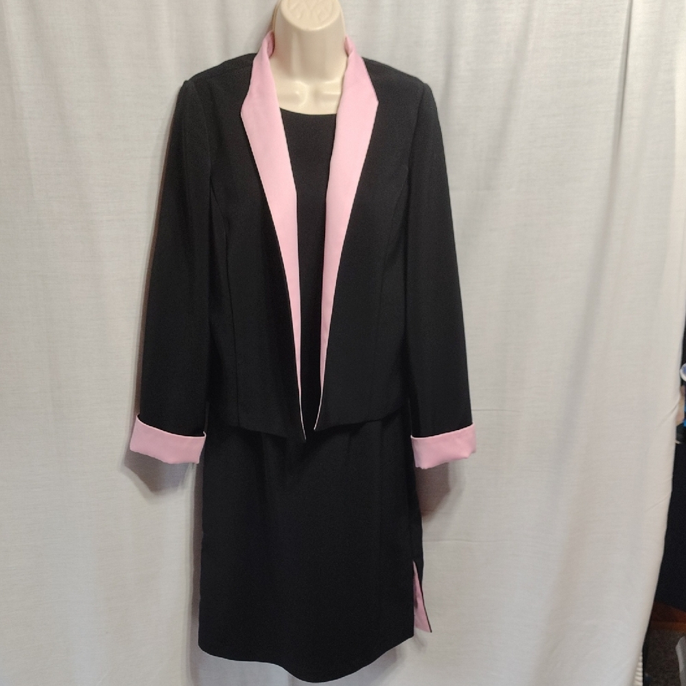 Chic Women's Sleeveless Dress With Black Blazer with Pink Trim